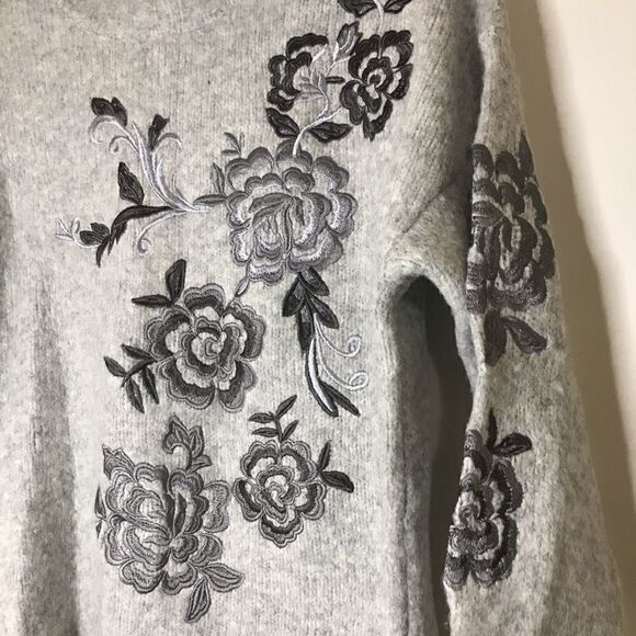 BLANK NYC Gray Wool Floral Embroidered Sweater - Picture 3 of 9